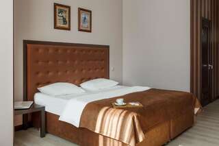 Гостиница Британика Краснодар Стандартный двухместный номер с 1 кроватью или 2 отдельными кроватями-7